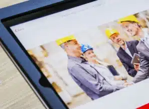Construction catch up tablet meeting representing Best Practices for Effective Catch-Up Meetings in Construction Management